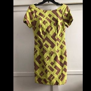 Geometric retro inspired dress.